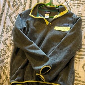 Patagonia Charcoal Fleece with Lemon pullover